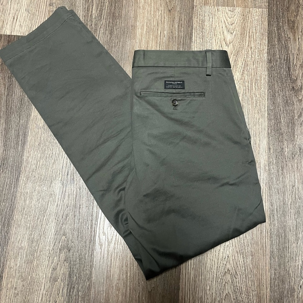 Banana Republic Mens 32x32 Green Rapid Movement Emerson Straight Chino Pants